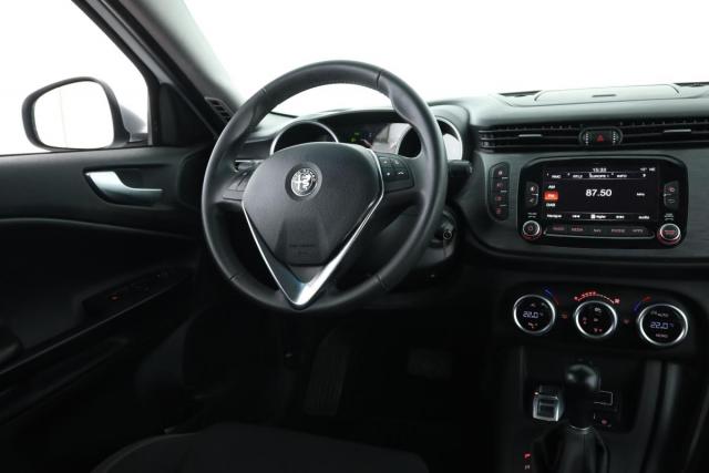 Alfa Romeo Giulietta image 4