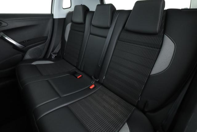 Peugeot 2008 image 8