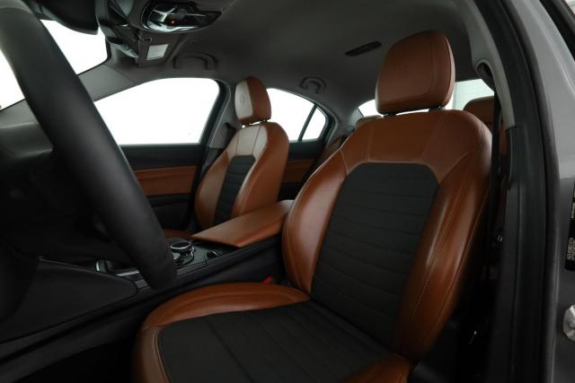 Alfa Romeo Giulia image 8