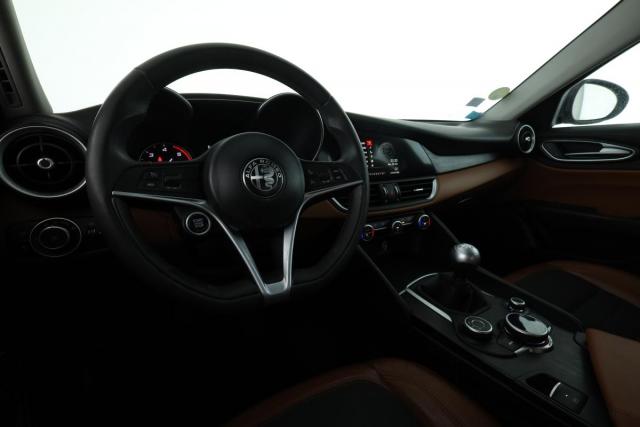 Alfa Romeo Giulia image 7