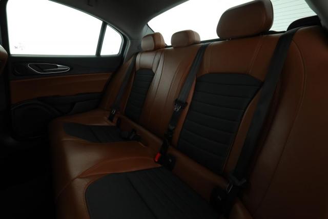 Alfa Romeo Giulia image 2