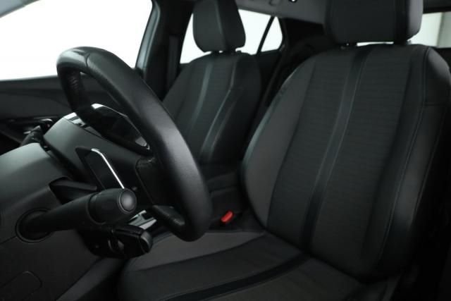 Peugeot 2008 image 9