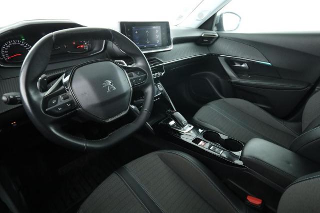 Peugeot 2008 image 8