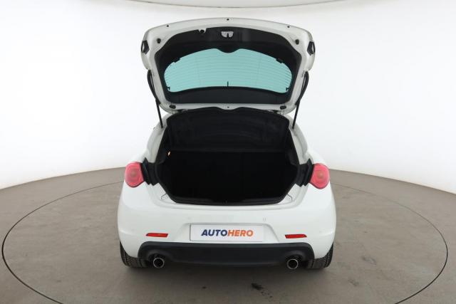 Alfa Romeo Giulietta image 9