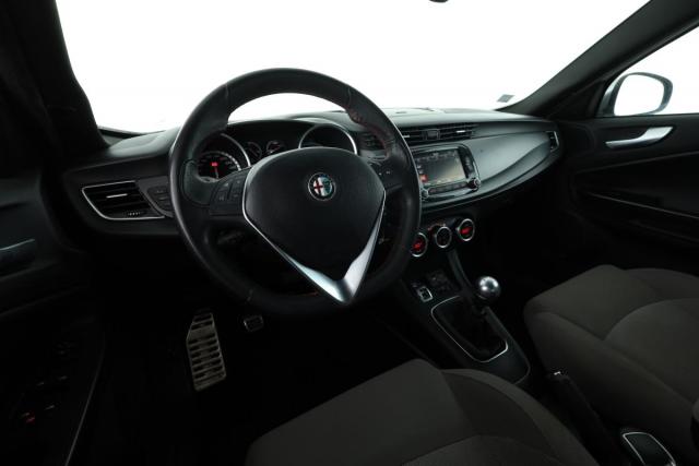 Alfa Romeo Giulietta image 8