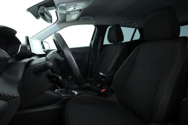 Peugeot 2008 image 2