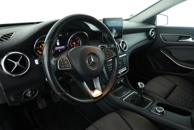 Mercedes Benz Gla image 8