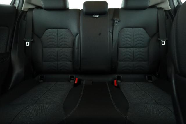 Mercedes Benz Gla image 2