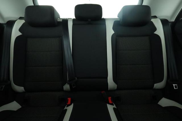 Volkswagen T-Roc image 2