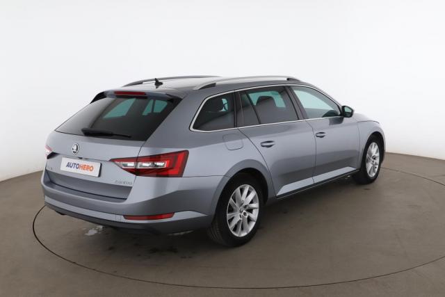 Skoda Superb Combi image 3
