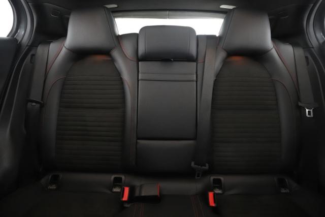 Mercedes Benz Gla image 8