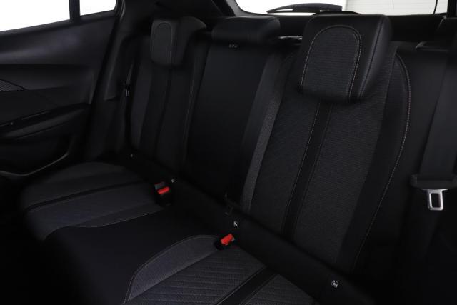 Peugeot 2008 image 3