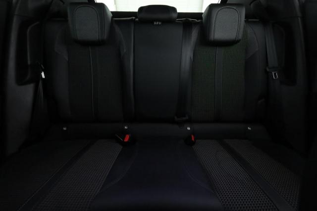 Peugeot 2008 image 8