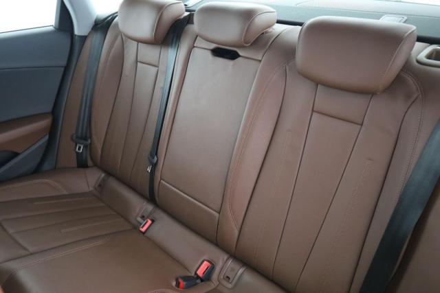 Audi A4 image 8