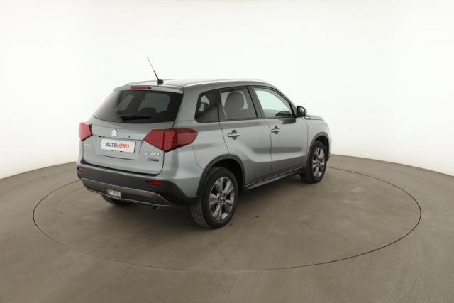 Suzuki Vitara image 2