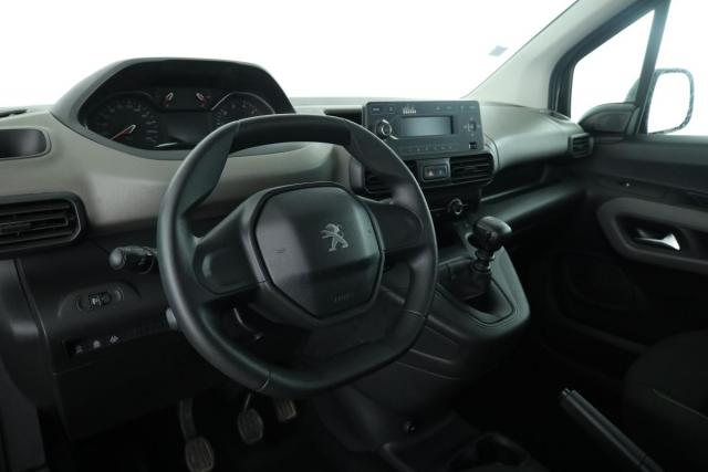 Peugeot Rifter image 9