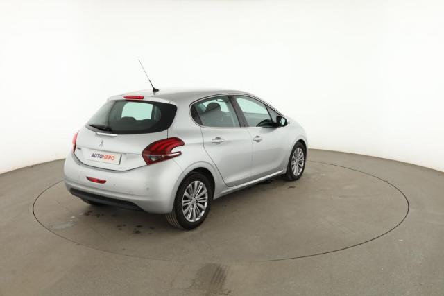 Peugeot 208 image 9