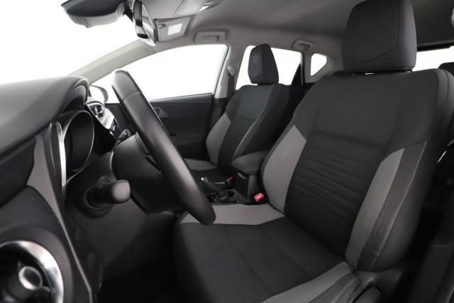 Toyota Auris image 3