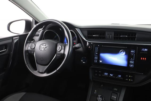 Toyota Auris image 2