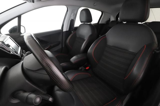 Peugeot 208 image 5
