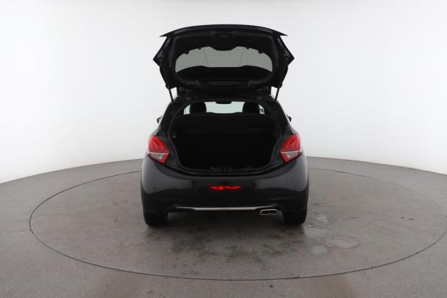 Peugeot 208 image 8