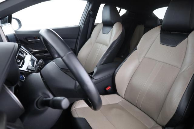 Toyota C-Hr image 2