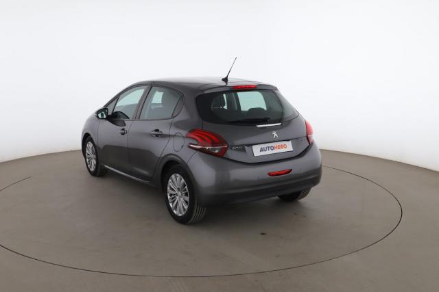 Peugeot 208 image 2