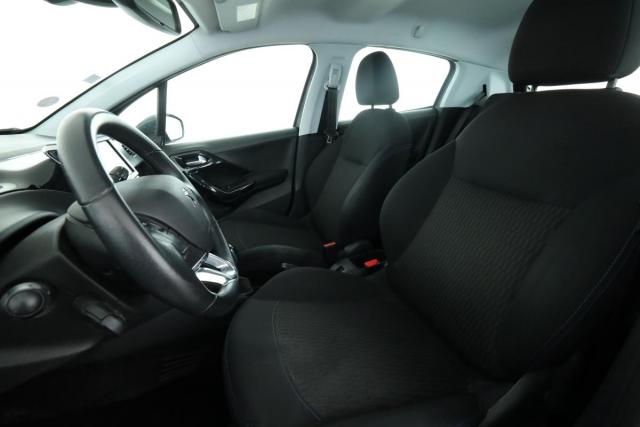 Peugeot 208 image 6