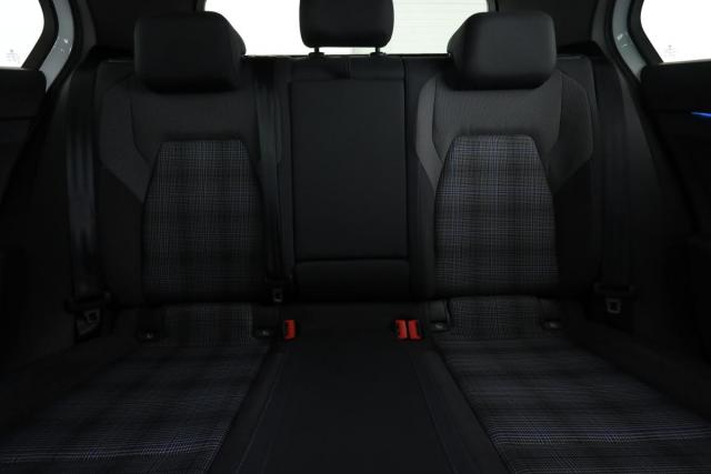 Volkswagen Golf image 9