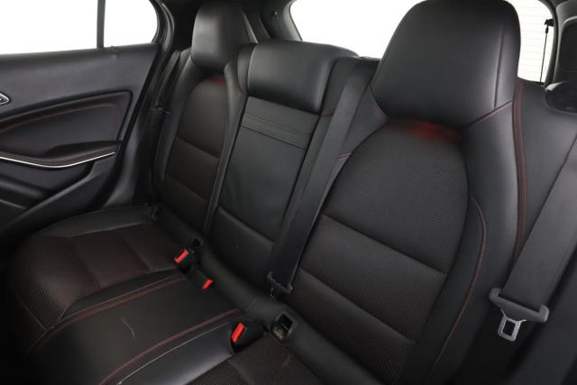 Mercedes Benz Gla image 2
