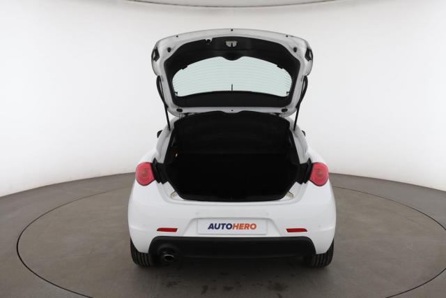 Alfa Romeo Giulietta image 5