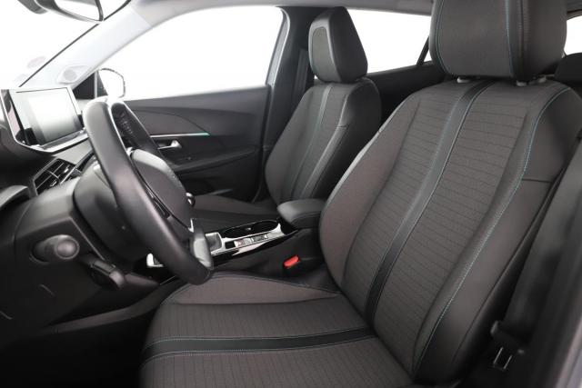 Peugeot 2008 image 8