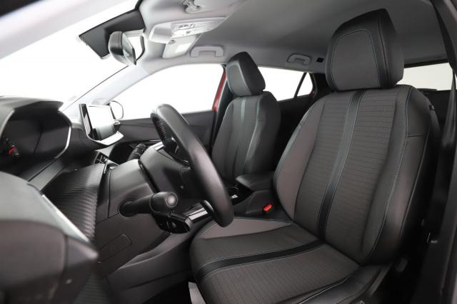 Peugeot 2008 image 8