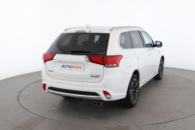 Mitsubishi Outlander image 4