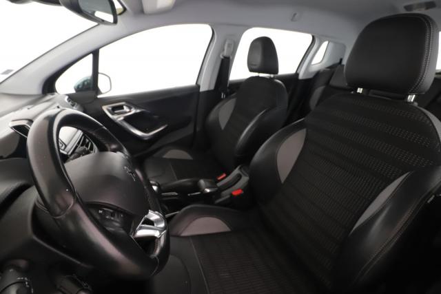 Peugeot 2008 image 2