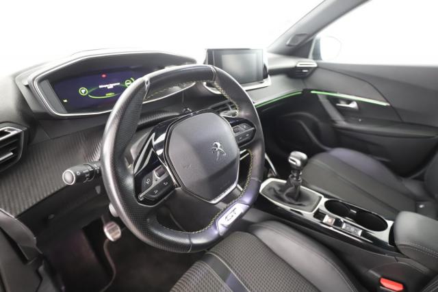 Peugeot 2008 image 3