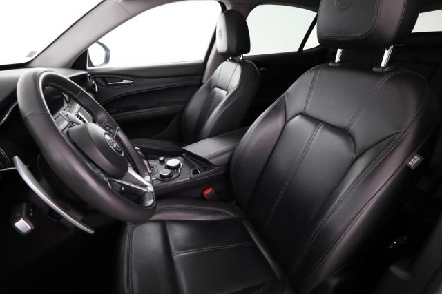 Alfa Romeo Stelvio image 9