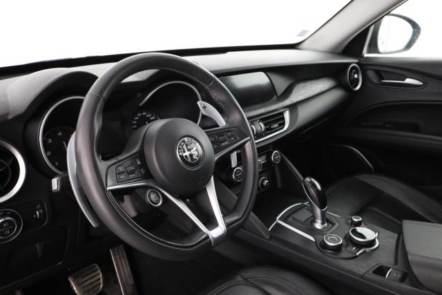 Alfa Romeo Stelvio image 7