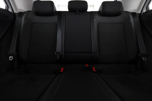 Volkswagen T-Roc image 9