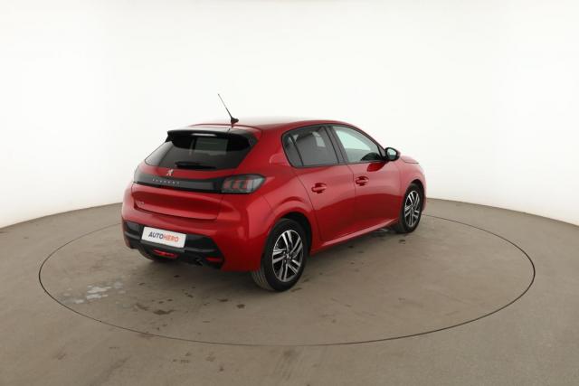 Peugeot 208 image 8