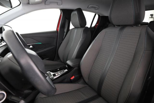 Peugeot 208 image 6