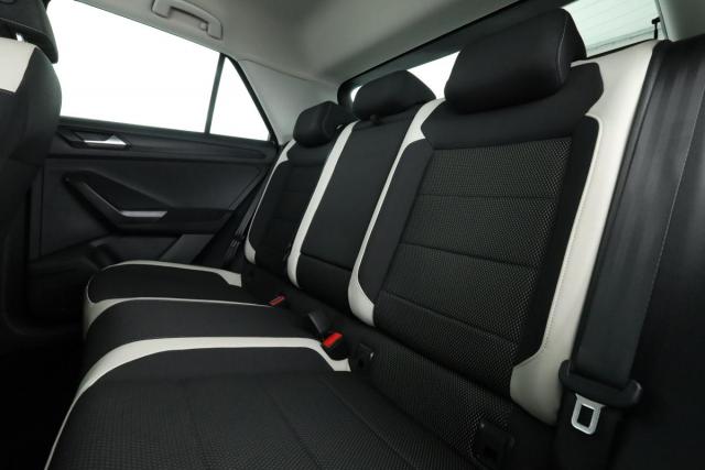 Volkswagen T-Roc image 2