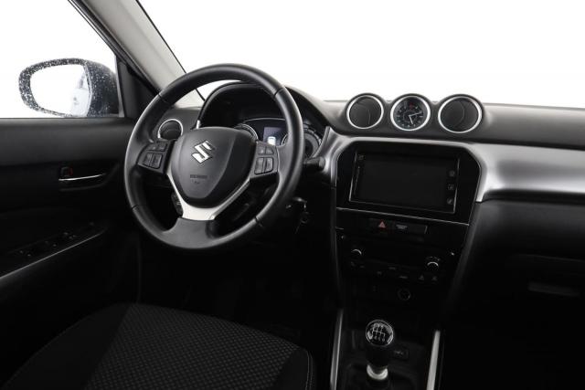 Suzuki Vitara image 9