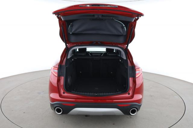 Alfa Romeo Stelvio image 5