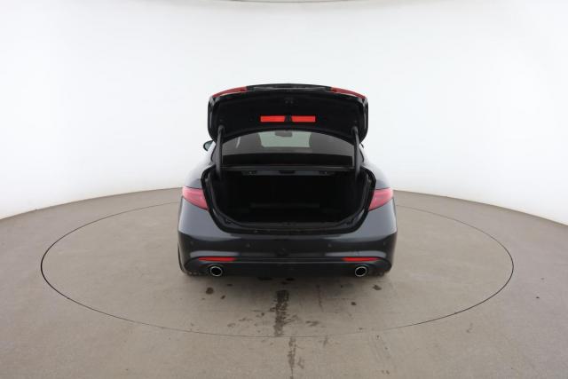 Alfa Romeo Giulia image 7