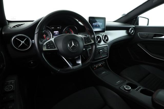 Mercedes Benz Cla image 9