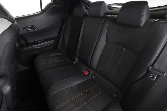 Toyota C-Hr image 2