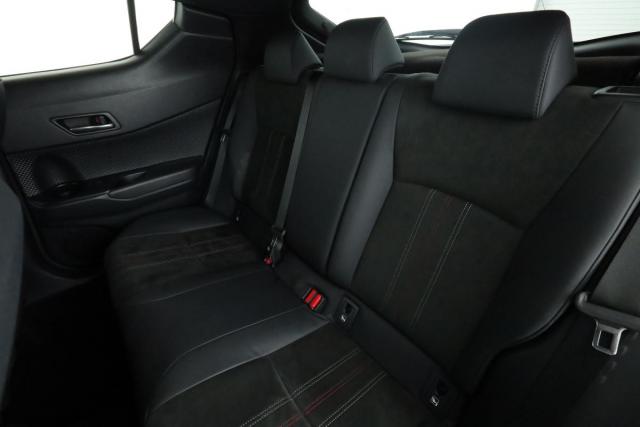 Toyota C-Hr image 9