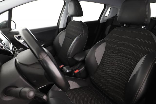 Peugeot 2008 image 1