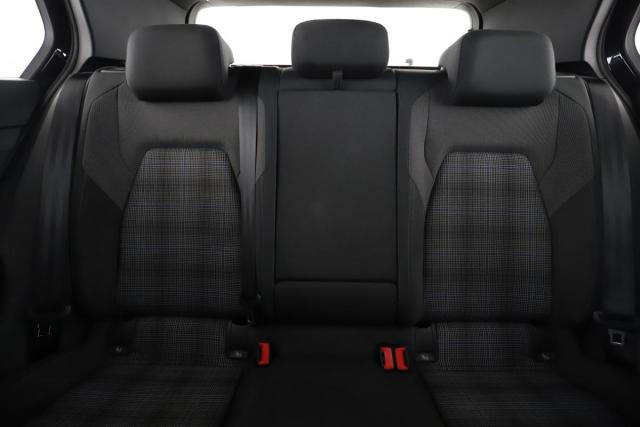 Volkswagen Golf image 9
